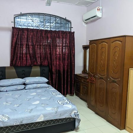 Aryani Homestay Kampong Kelemak Buitenkant foto
