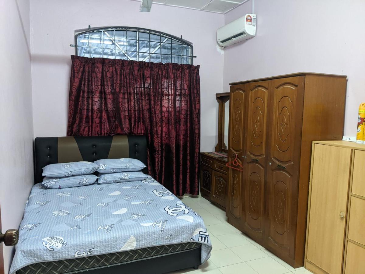 Aryani Homestay Kampong Kelemak Buitenkant foto
