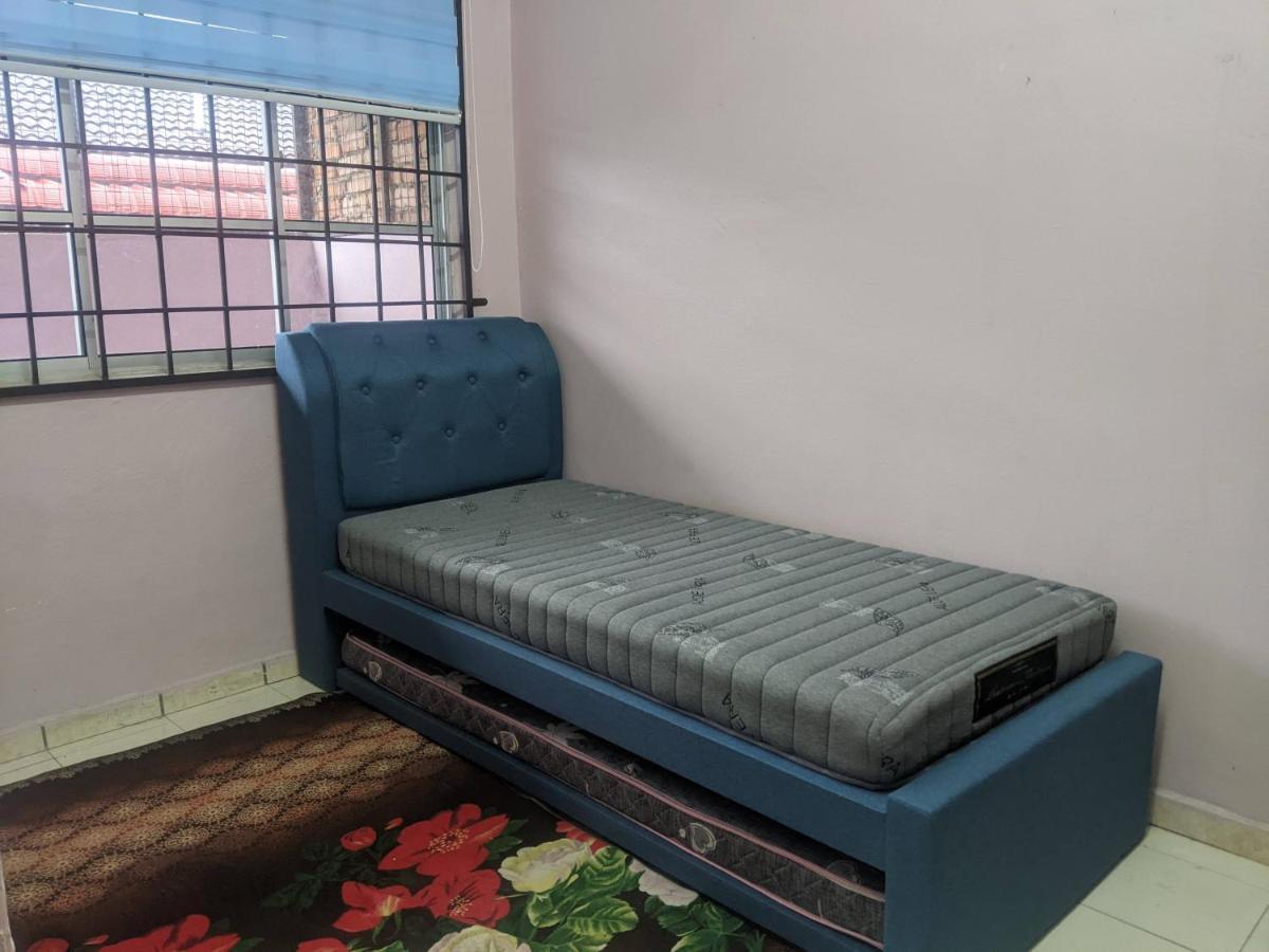 Aryani Homestay Kampong Kelemak Buitenkant foto